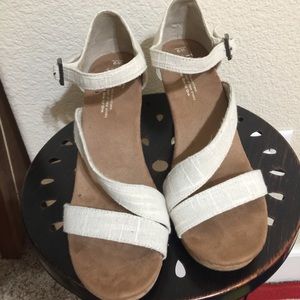 Toms cream cork wedge canvas sandals EUC
